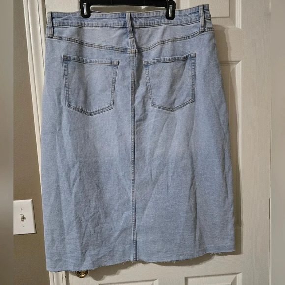 NWOT Ava & Viv A-Line Denim Midi Skirt, Light Wash, Front Slit, Plus Size 18W. - Picture 6 of 12